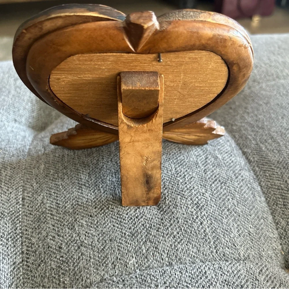 Romantic Brown Wooden Mirror Decor